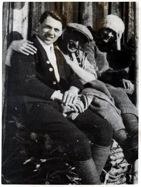 Colette et son mari Jean Boisseau en compagnie de Jean Moulin, 1925